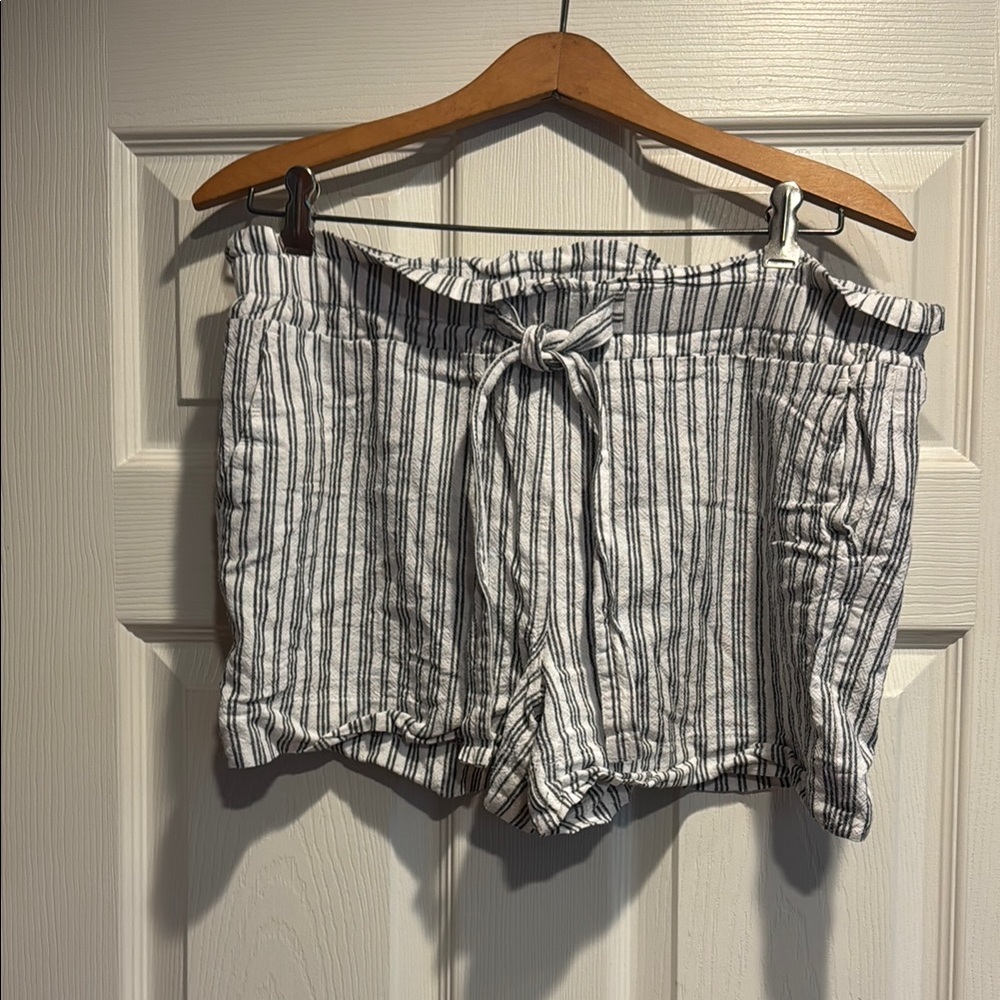 JL Striped Linen Shorts with Tie at Waist M